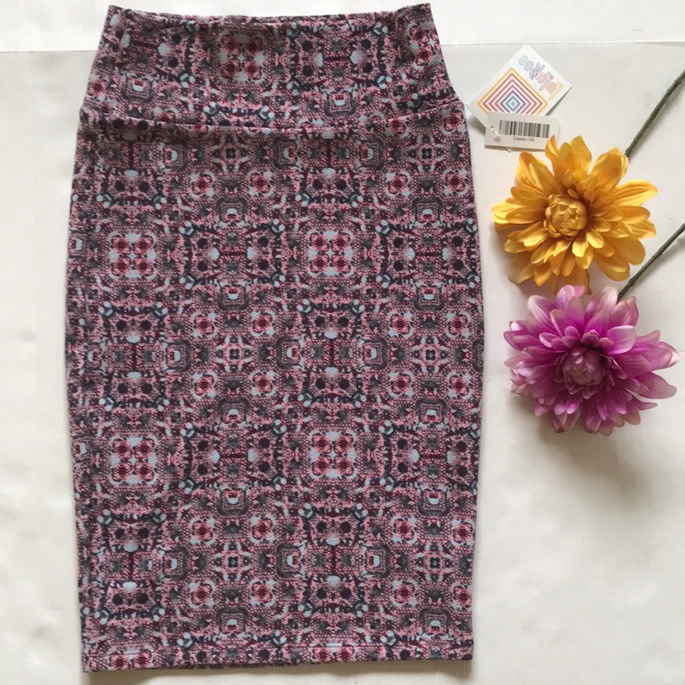 ⭐️NWT XS Lularoe Cassie Pencil Skirt
